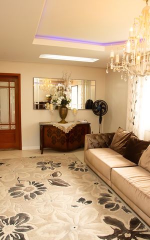 Casa à venda com 200m², 3 quartos e 2 vagas Casa à venda com 200m², 3 quartos e 2 vagasSala