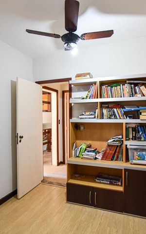 Casa de condomínio à venda com 300m², 3 quartos e 4 vagas Casa de condomínio à venda com 300m², 3 quartos e 4 vagasQuarto 2