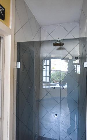 Casa de condomínio à venda com 300m², 3 quartos e 4 vagas Casa de condomínio à venda com 300m², 3 quartos e 4 vagasSuana