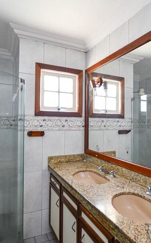Casa de condomínio à venda com 300m², 3 quartos e 4 vagas Casa de condomínio à venda com 300m², 3 quartos e 4 vagasBanheiro da Suite