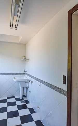Casa de condomínio à venda com 300m², 3 quartos e 4 vagas Casa de condomínio à venda com 300m², 3 quartos e 4 vagasÁrea de Serviço