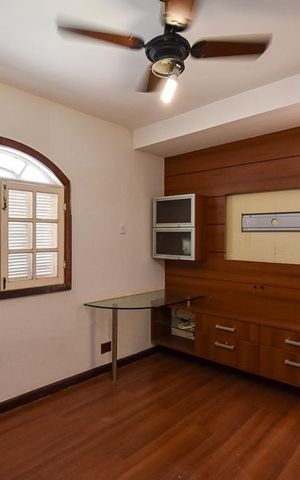 Casa de condomínio à venda com 300m², 3 quartos e 4 vagas Casa de condomínio à venda com 300m², 3 quartos e 4 vagasSuite