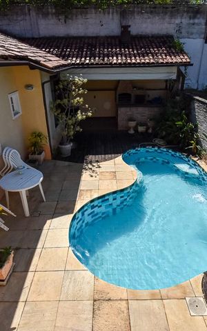 Casa de condomínio à venda com 300m², 3 quartos e 4 vagas Casa de condomínio à venda com 300m², 3 quartos e 4 vagasVista da Sala