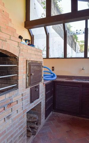 Casa de condomínio à venda com 300m², 3 quartos e 4 vagas Casa de condomínio à venda com 300m², 3 quartos e 4 vagasChurrasqueira