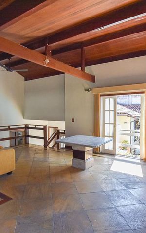 Casa de condomínio à venda com 300m², 3 quartos e 4 vagas Casa de condomínio à venda com 300m², 3 quartos e 4 vagasSala