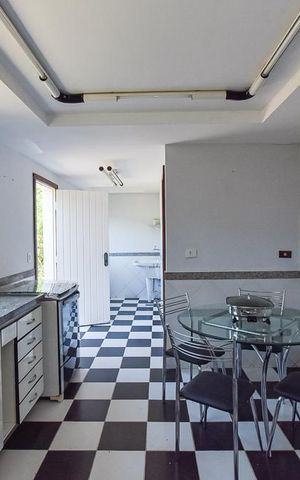 Casa de condomínio à venda com 300m², 3 quartos e 4 vagas Casa de condomínio à venda com 300m², 3 quartos e 4 vagasCozinha