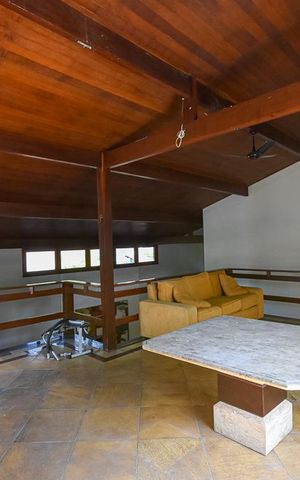 Casa de condomínio à venda com 300m², 3 quartos e 4 vagas Casa de condomínio à venda com 300m², 3 quartos e 4 vagasSala