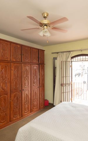 Casa à venda com 200m², 3 quartos e 2 vagas Casa à venda com 200m², 3 quartos e 2 vagasSuíte 1