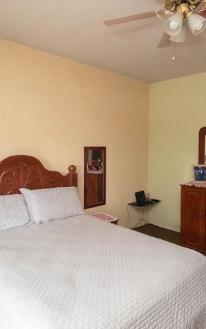 Casa à venda com 200m², 3 quartos e 2 vagas Casa à venda com 200m², 3 quartos e 2 vagasSuíte 1
