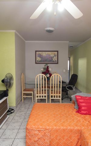 Casa à venda com 200m², 3 quartos e 2 vagas Casa à venda com 200m², 3 quartos e 2 vagasSala