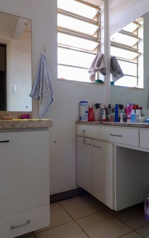 Casa para alugar com 303m², 4 quartos e 5 vagas Casa para alugar com 303m², 4 quartos e 5 vagasBanheiro
