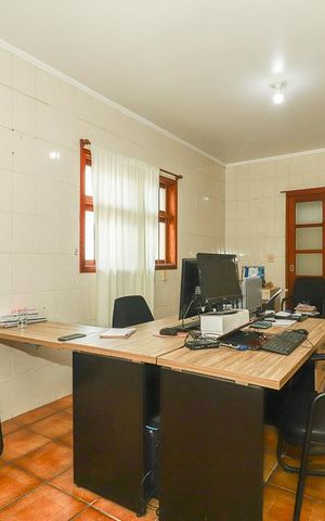 Casa à venda com 271m², 3 quartos e 2 vagasEscritório