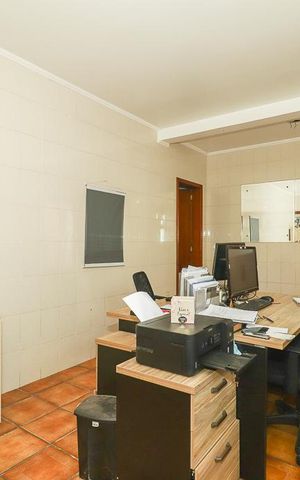 Casa à venda com 271m², 3 quartos e 2 vagasEscritório