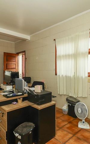 Casa à venda com 271m², 3 quartos e 2 vagasEscritório