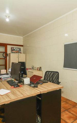 Casa à venda com 271m², 3 quartos e 2 vagasEscritório
