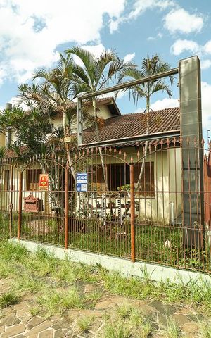 Casa à venda com 271m², 3 quartos e 2 vagasFachada
