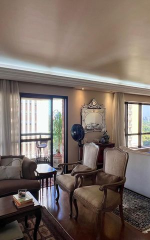 Apartamento à venda com 240m², 3 quartos e 3 vagas Apartamento à venda com 240m², 3 quartos e 3 vagasSala