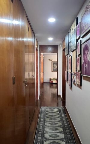 Apartamento à venda com 240m², 3 quartos e 3 vagas Apartamento à venda com 240m², 3 quartos e 3 vagasCorredor para os Quartos