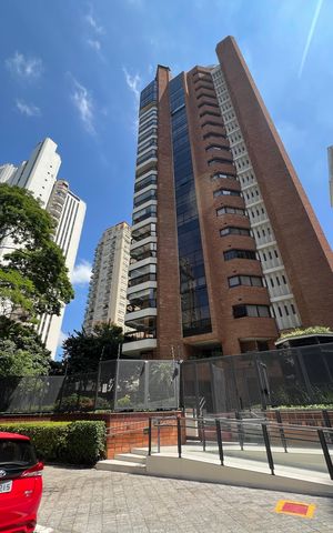 Apartamento à venda com 240m², 3 quartos e 3 vagas Apartamento à venda com 240m², 3 quartos e 3 vagasFachada