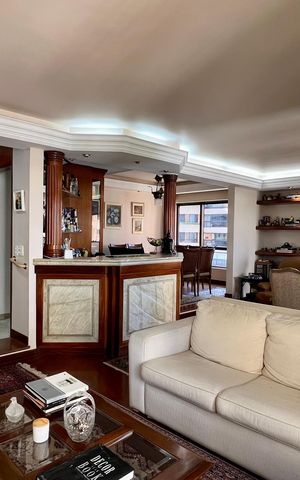 Apartamento à venda com 240m², 3 quartos e 3 vagas Apartamento à venda com 240m², 3 quartos e 3 vagasSala