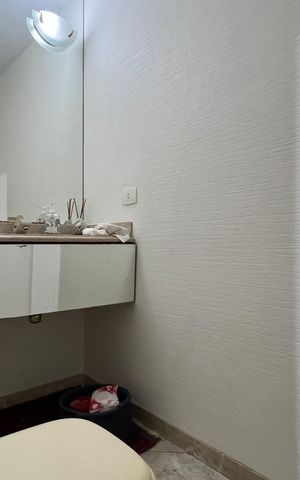 Apartamento à venda com 240m², 3 quartos e 3 vagas Apartamento à venda com 240m², 3 quartos e 3 vagasLavabo