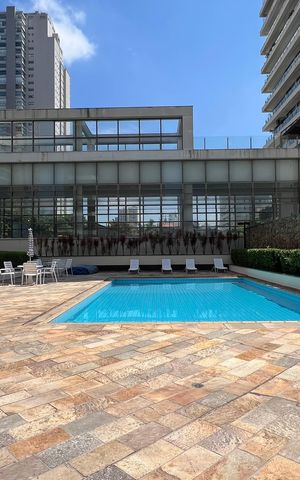 Apartamento à venda com 240m², 3 quartos e 3 vagas Apartamento à venda com 240m², 3 quartos e 3 vagasÁrea comum - Piscina