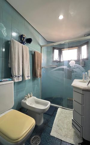 Apartamento à venda com 240m², 3 quartos e 3 vagas Apartamento à venda com 240m², 3 quartos e 3 vagasBanheiro da Suíte 1