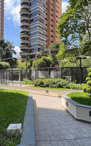Apartamento à venda com 240m², 3 quartos e 3 vagas Apartamento à venda com 240m², 3 quartos e 3 vagasÁrea comum