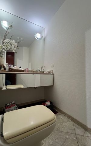 Apartamento à venda com 240m², 3 quartos e 3 vagas Apartamento à venda com 240m², 3 quartos e 3 vagasLavabo
