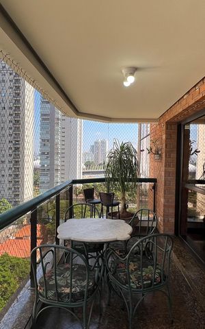 Apartamento à venda com 240m², 3 quartos e 3 vagas Apartamento à venda com 240m², 3 quartos e 3 vagasVaranda gourmet