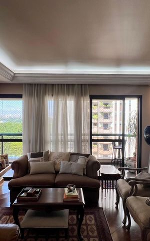 Apartamento à venda com 240m², 3 quartos e 3 vagas Apartamento à venda com 240m², 3 quartos e 3 vagasSala