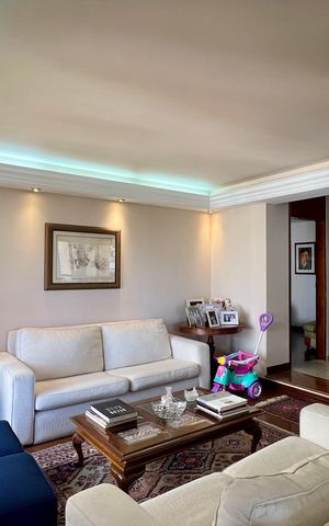 Apartamento à venda com 240m², 3 quartos e 3 vagas Apartamento à venda com 240m², 3 quartos e 3 vagasSala