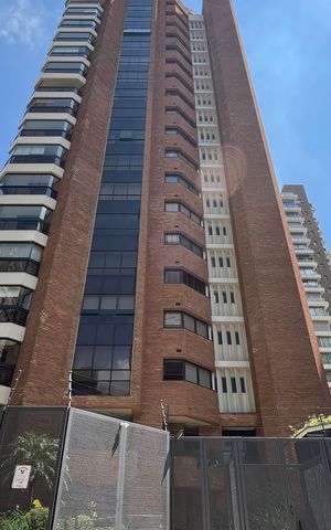Apartamento à venda com 240m², 3 quartos e 3 vagas Apartamento à venda com 240m², 3 quartos e 3 vagasFachada do Prédio