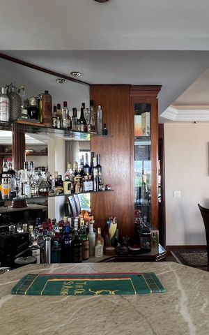 Apartamento à venda com 240m², 3 quartos e 3 vagas Apartamento à venda com 240m², 3 quartos e 3 vagasSala Gourmet