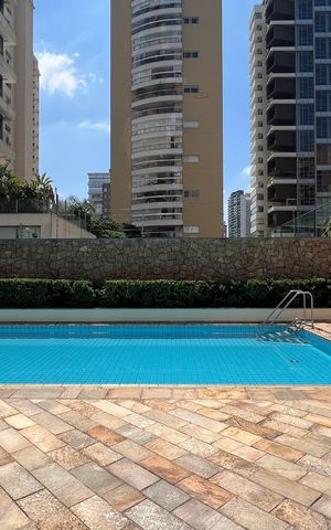 Apartamento à venda com 240m², 3 quartos e 3 vagas Apartamento à venda com 240m², 3 quartos e 3 vagasÁrea comum - Piscina