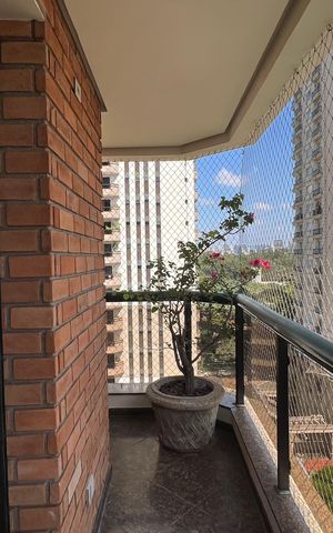 Apartamento à venda com 240m², 3 quartos e 3 vagas Apartamento à venda com 240m², 3 quartos e 3 vagasVaranda da Suíte 3