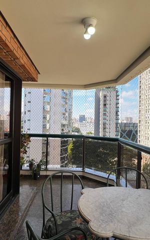Apartamento à venda com 240m², 3 quartos e 3 vagas Apartamento à venda com 240m², 3 quartos e 3 vagasVaranda gourmet