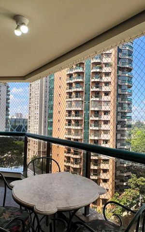 Apartamento à venda com 240m², 3 quartos e 3 vagas Apartamento à venda com 240m², 3 quartos e 3 vagasVaranda da Sala
