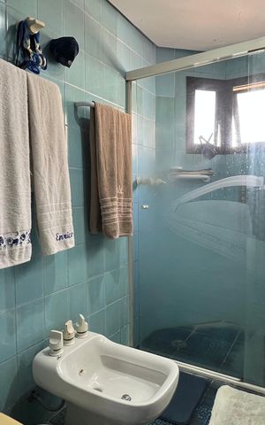 Apartamento à venda com 240m², 3 quartos e 3 vagas Apartamento à venda com 240m², 3 quartos e 3 vagasBanheiro da Suíte 1