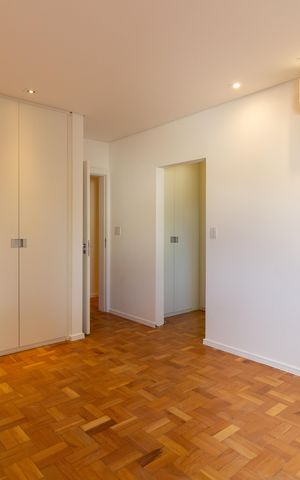 Apartamento à venda com 360m², 4 quartos e 2 vagas Apartamento à venda com 360m², 4 quartos e 2 vagasSuíte 2