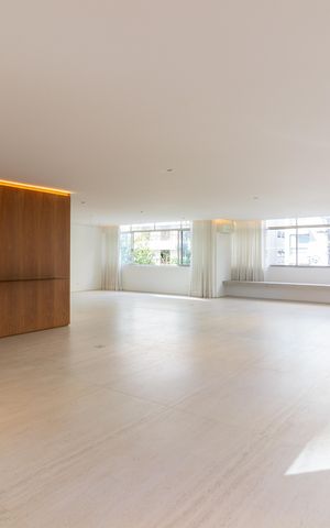 Apartamento à venda com 360m², 4 quartos e 2 vagas Apartamento à venda com 360m², 4 quartos e 2 vagasSala
