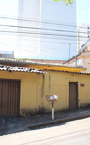 Casa à venda com 379m², 3 quartos e 1 vagaFachada e Placa