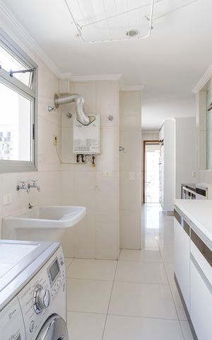 Apartamento à venda com 214m², 3 quartos e 2 vagasÁrea de Serviço