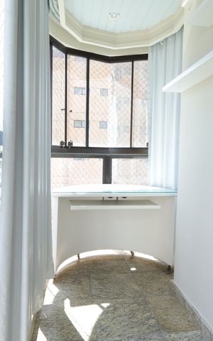 Apartamento à venda com 159m², 3 quartos e 3 vagasVaranda da suíte 3