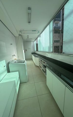 Apartamento à venda com 300m², 4 quartos e 3 vagas Apartamento à venda com 300m², 4 quartos e 3 vagasÁrea de Serviço