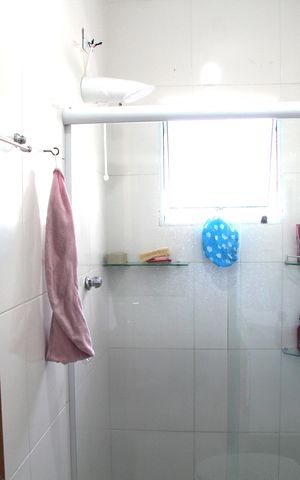Casa à venda com 130m², 4 quartos e 4 vagasBanheiro Social Casa 2 Fundos