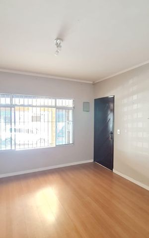 Casa à venda com 130m², 4 quartos e 4 vagas Casa à venda com 130m², 4 quartos e 4 vagasSala