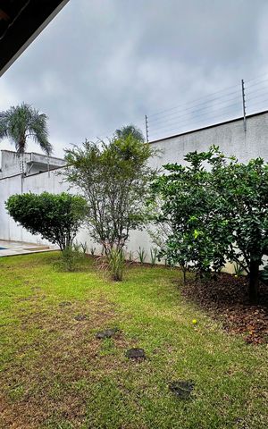 Casa à venda com 150m², 3 quartos e 8 vagas Casa à venda com 150m², 3 quartos e 8 vagasJardim