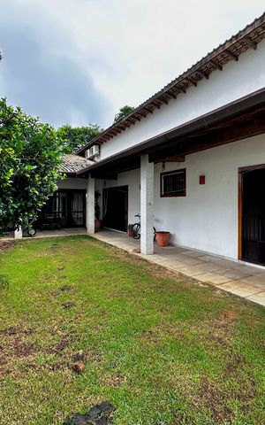 Casa à venda com 150m², 3 quartos e 8 vagas Casa à venda com 150m², 3 quartos e 8 vagasJardim