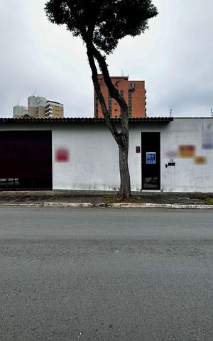 Casa à venda com 150m², 3 quartos e 8 vagas Casa à venda com 150m², 3 quartos e 8 vagasFachada
